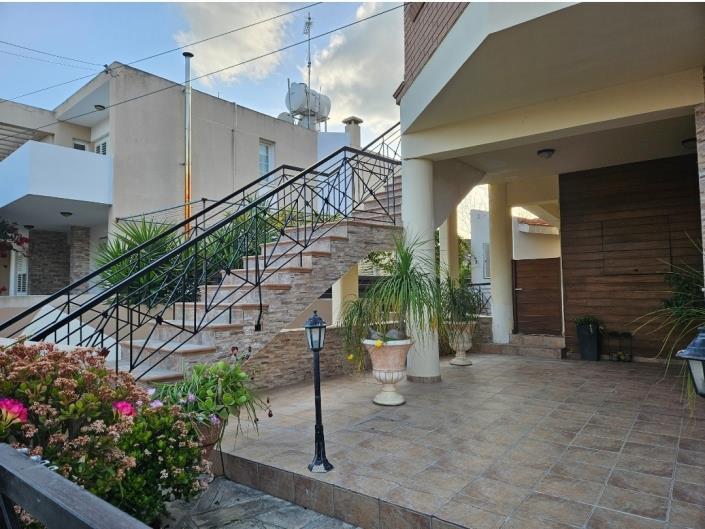 Image No.3-Villa de 7 chambres à vendre à Lakatamia