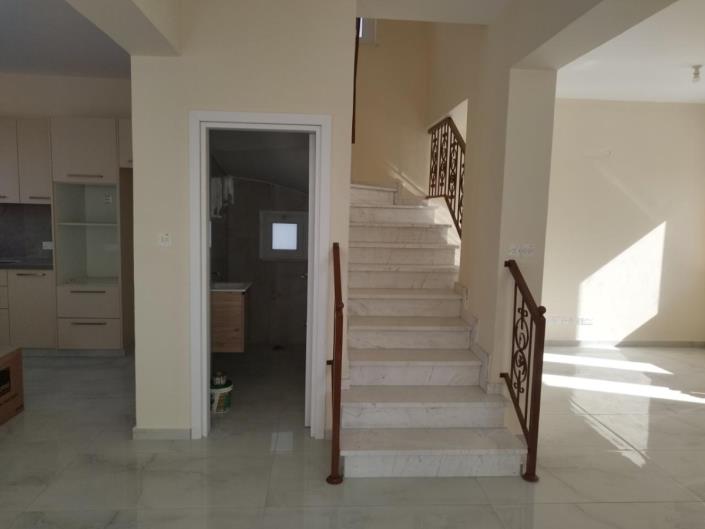 Image No.2-Maison / Villa de 3 chambres à vendre à Oroklini