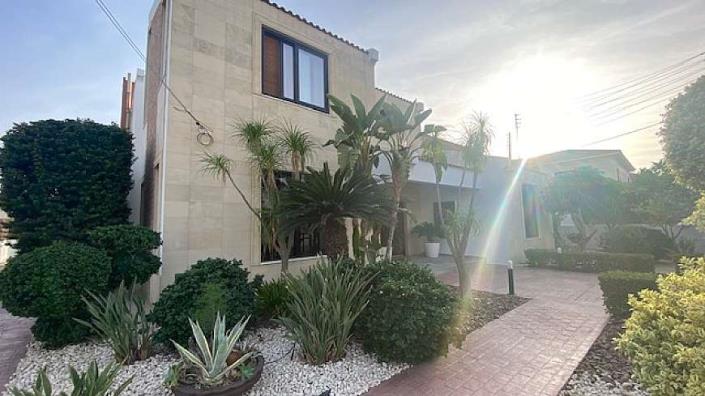 Image No.1-Villa de 4 chambres à vendre à Larnaca