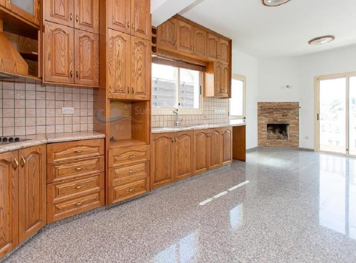 Image No.4-Commercial de 8 chambres à vendre à Limassol