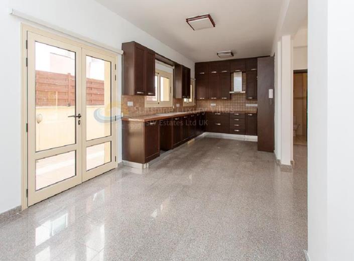 Image No.10-Commercial de 8 chambres à vendre à Limassol