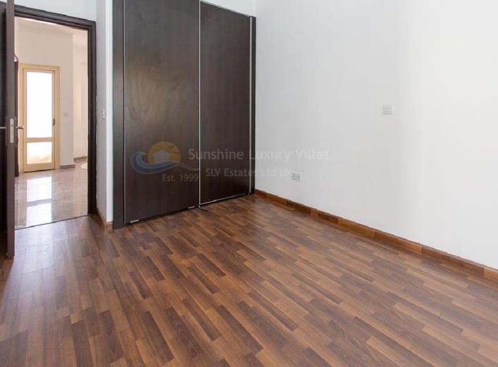 Image No.12-Commercial de 8 chambres à vendre à Limassol