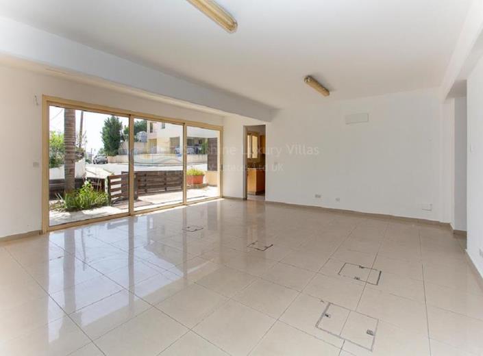 Image No.19-Commercial de 8 chambres à vendre à Limassol