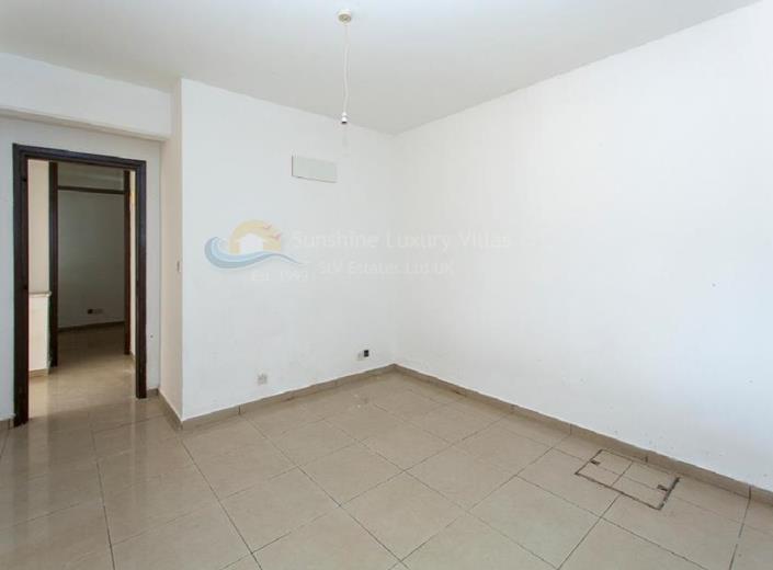 Image No.20-Commercial de 8 chambres à vendre à Limassol