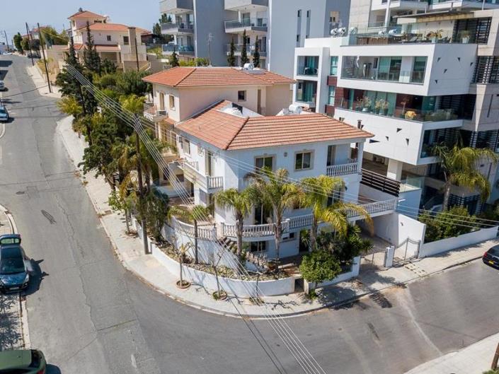 Image No.1-Commercial de 8 chambres à vendre à Limassol