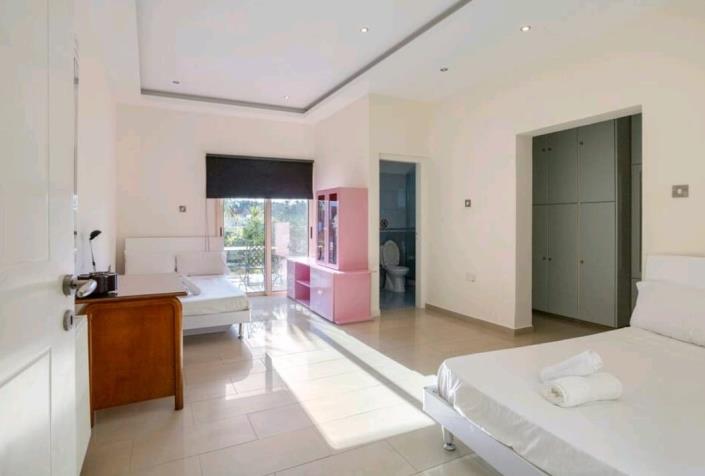 Image No.9-5 Bed Villa for sale