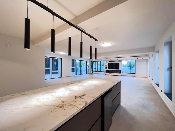 Image No.30-7 Bed Villa for sale