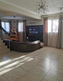 1 - Kiti, Villa
