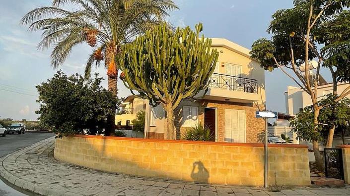 Image No.1-3 Bed Villa for sale