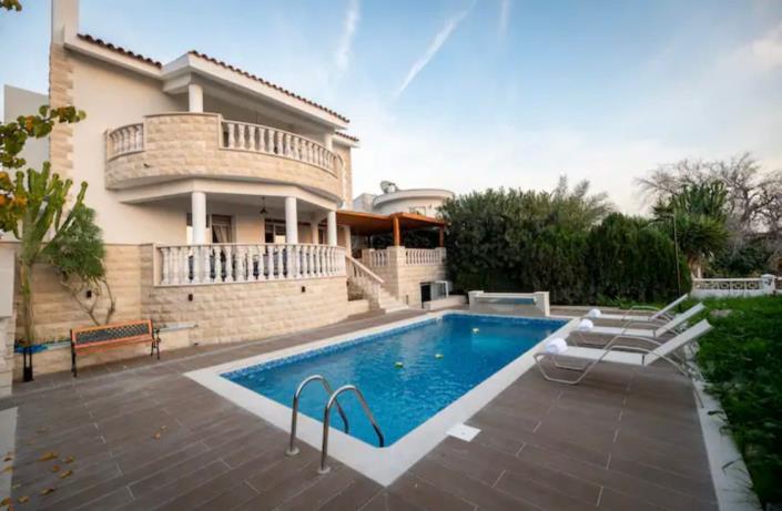 Image No.9-4 Bed Villa for sale