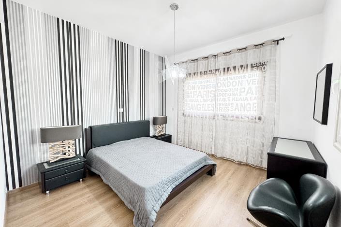 Image No.13-2 Bed Townhouse for sale