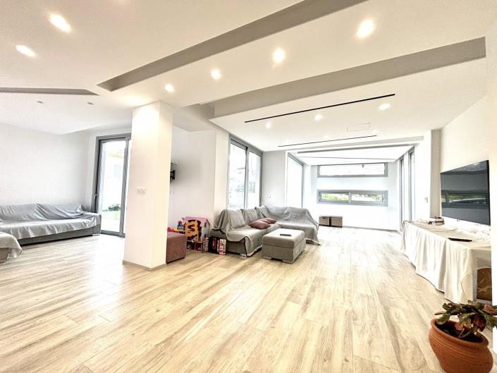 Image No.16-Villa de 4 chambres à vendre à Palodeia