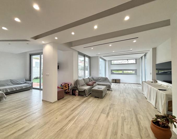 Image No.17-Villa de 4 chambres à vendre à Palodeia