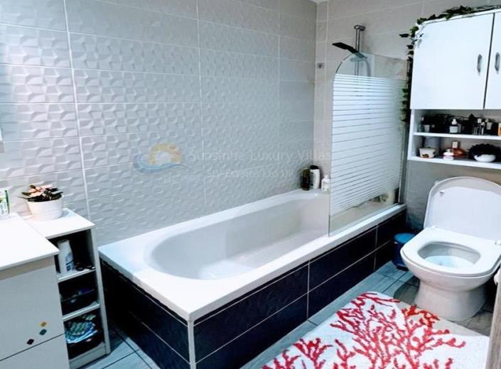 Image No.8-2 Bed Townhouse for sale