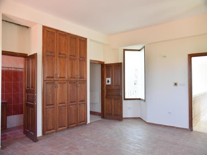 Image No.12-Villa de 5 chambres à vendre à Oroklini