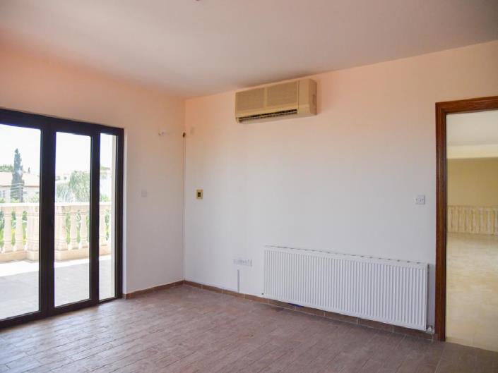 Image No.14-Villa de 5 chambres à vendre à Oroklini