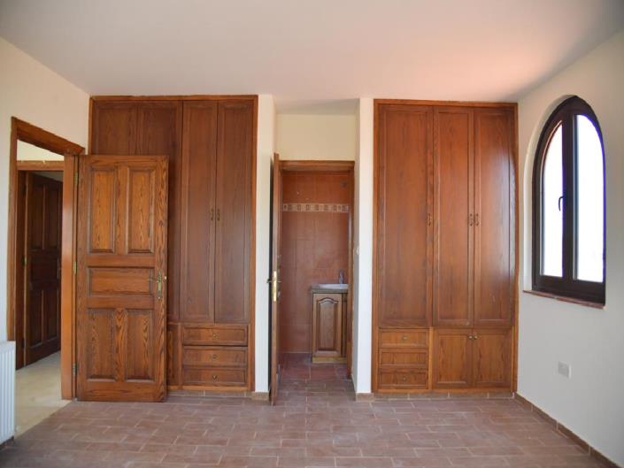 Image No.15-Villa de 5 chambres à vendre à Oroklini