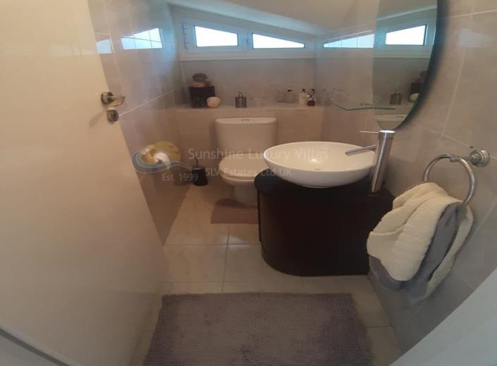 Image No.10-Villa de 4 chambres à vendre à Agios Athanasios