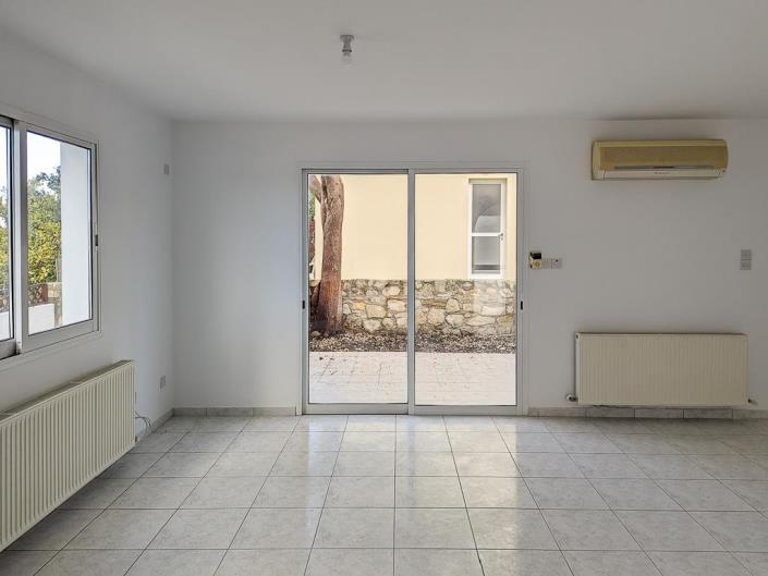 Image No.5-Villa de 3 chambres à vendre à Tsada