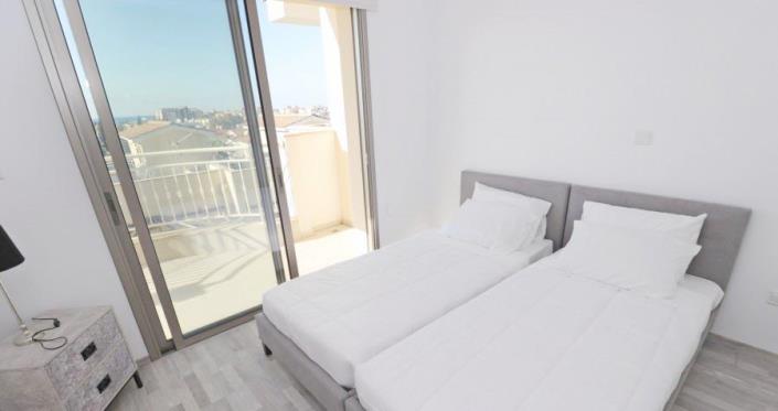 Image No.13-2 Bed Townhouse for sale