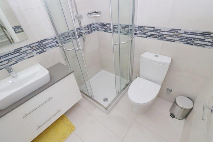 Image No.15-2 Bed Townhouse for sale