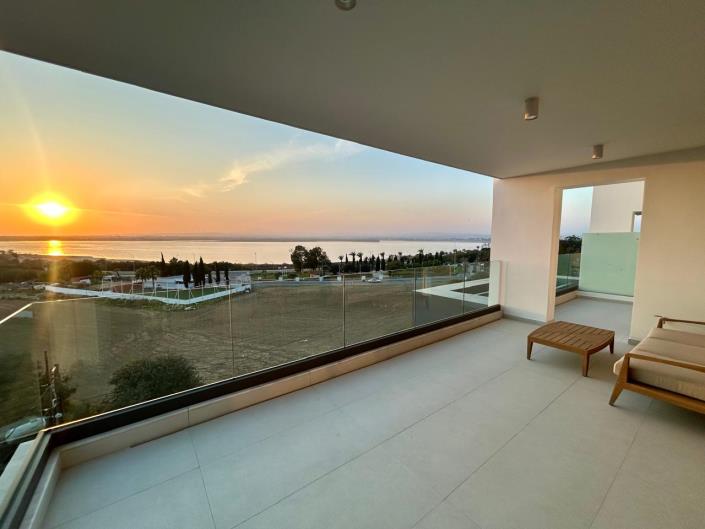 Image No.2-Appartement de 2 chambres à vendre à Makenzie Beach