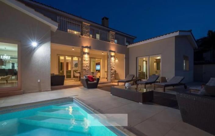 Image No.1-6 Bed Villa for sale