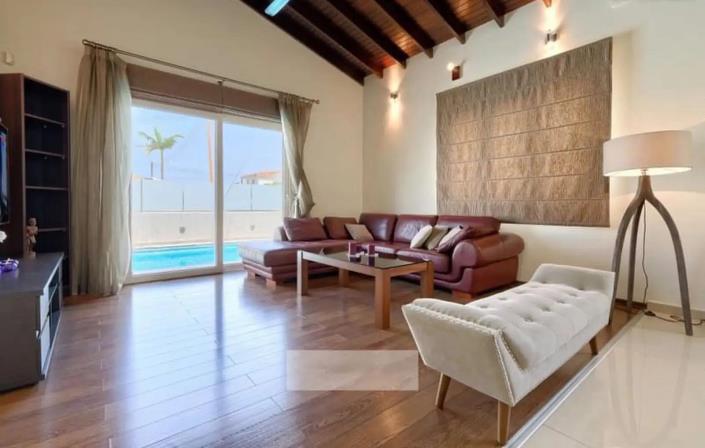 Image No.12-6 Bed Villa for sale