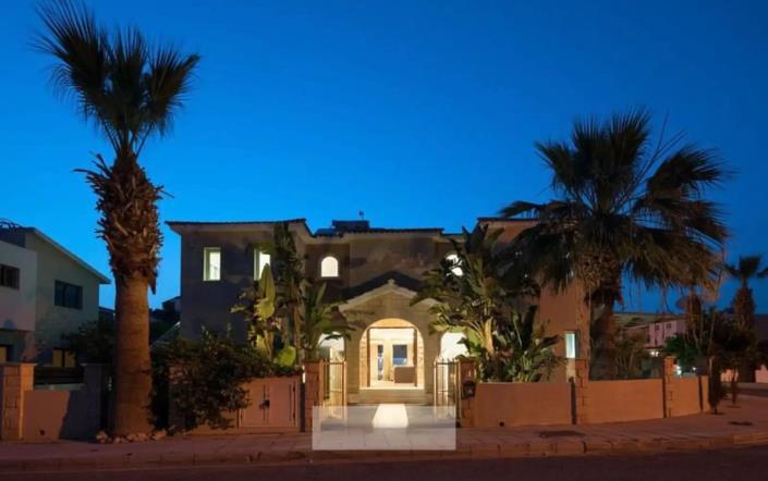 Image No.2-6 Bed Villa for sale