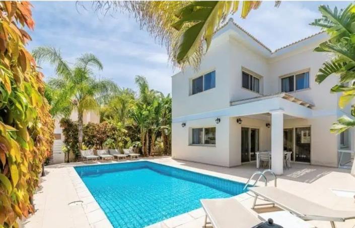 Image No.3-3 Bed Villa for sale