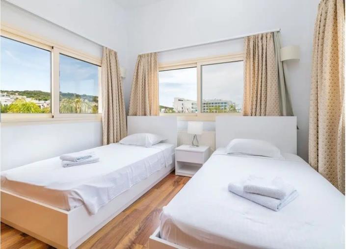 Image No.10-3 Bed Villa for sale