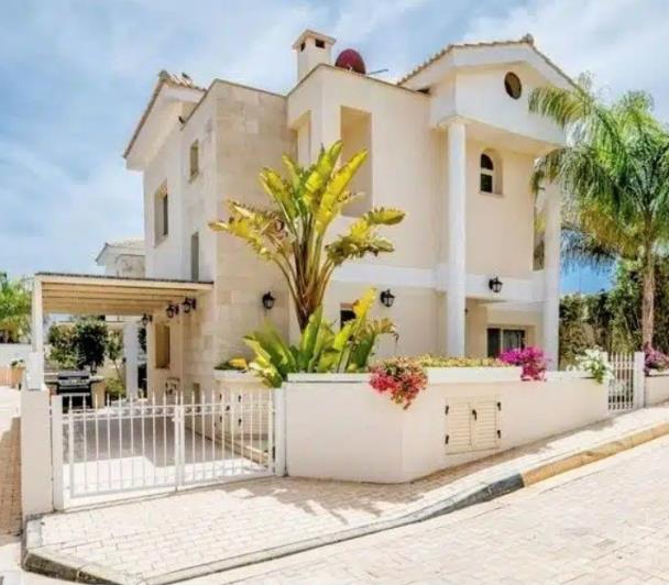 Image No.1-Villa de 3 chambres à vendre à Cape Greco