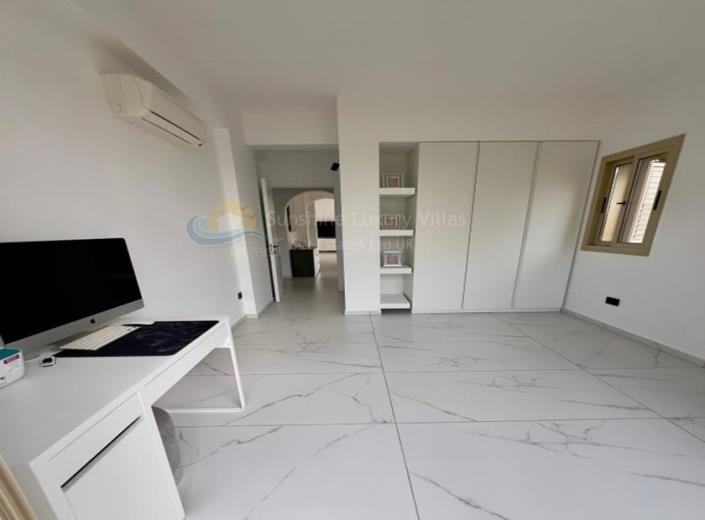 Image No.10-3 Bed Villa for sale