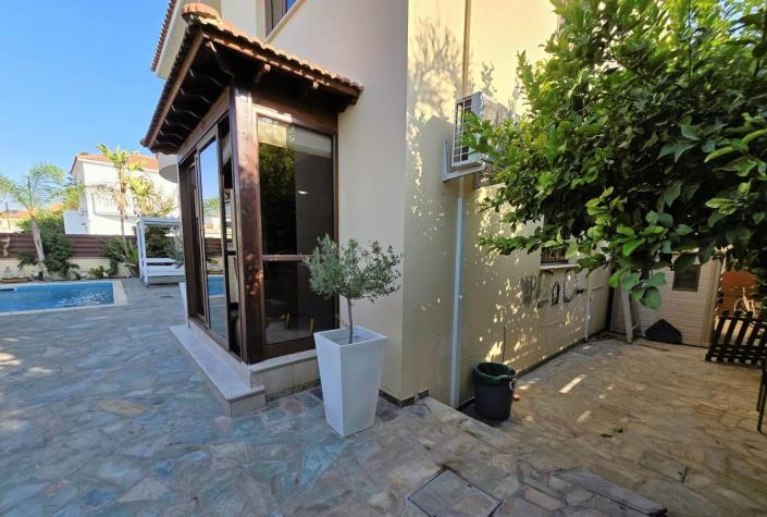 Image No.2-4 Bed Villa for sale