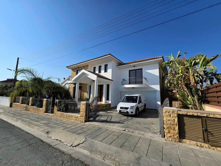 Image No.1-Villa de 4 chambres à vendre à Larnaca