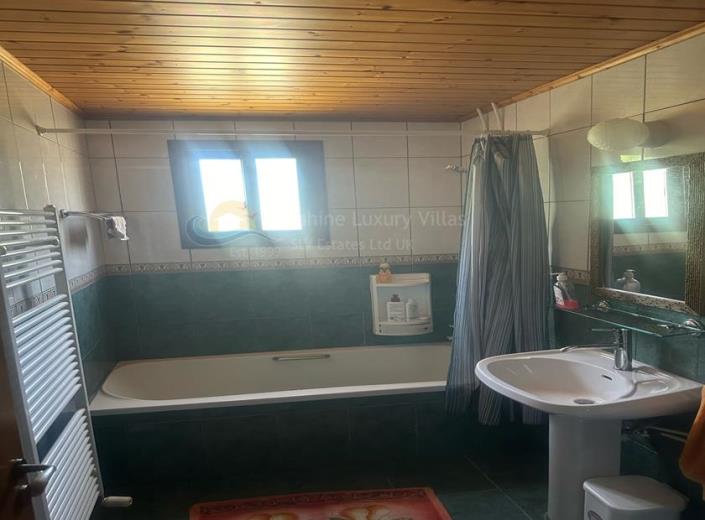 Image No.15-3 Bed Villa / Detached for sale