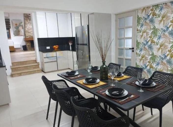 Image No.2-5 Bed Villa for sale