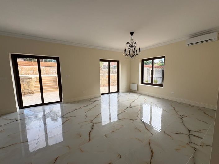 Image No.12-4 Bed Villa for sale
