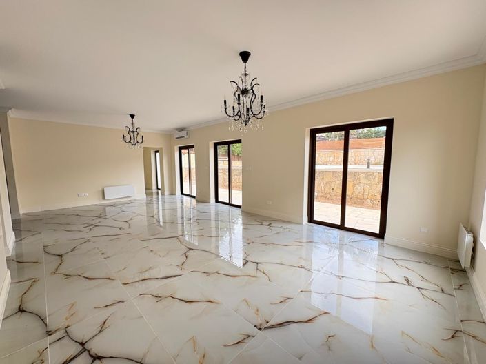Image No.8-4 Bed Villa for sale
