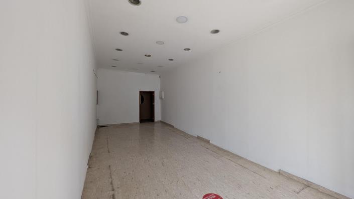 Image No.4-Commercial à vendre à Larnaca