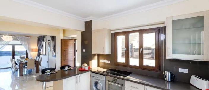 Image No.4-4 Bed Villa for sale