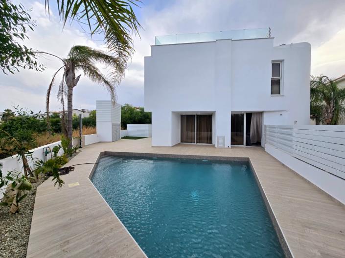 Image No.1-5 Bed Villa for sale