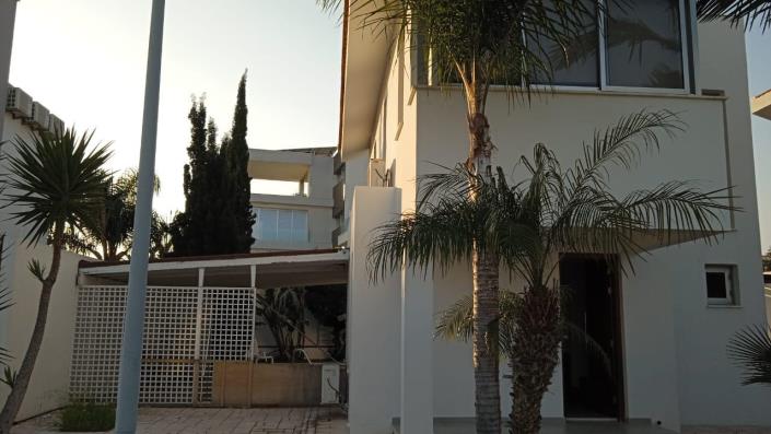 Image No.10-2 Bed Villa for sale