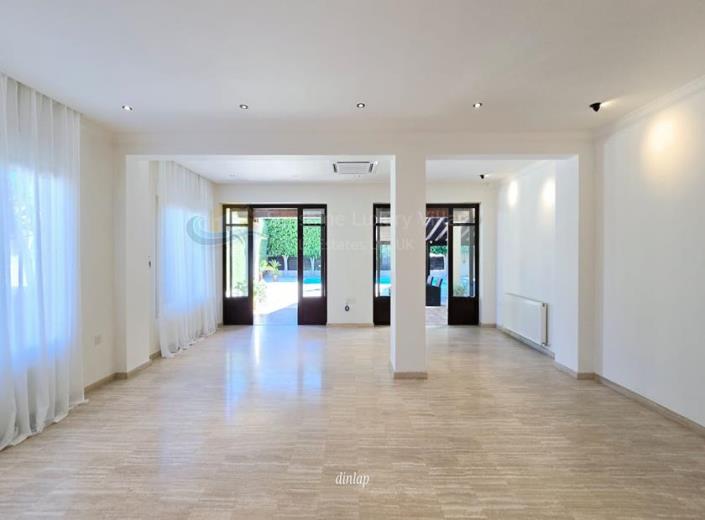 Image No.2-8 Bed Villa for sale