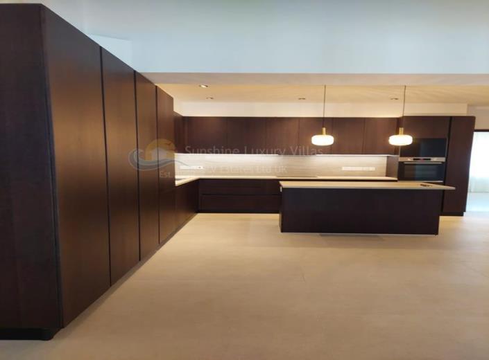 Image No.5-8 Bed Villa for sale