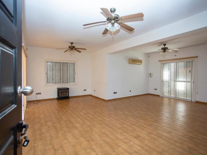 Image No.10-2 Bed Villa for sale