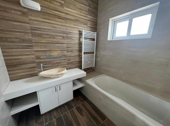 Image No.20-4 Bed Apartment for sale