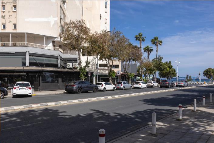 Image No.21-4 Bed Commercial for sale