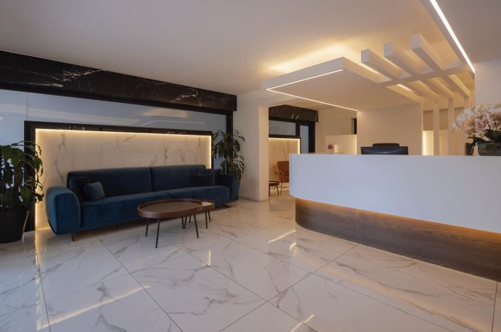 Image No.4-4 Bed Commercial for sale