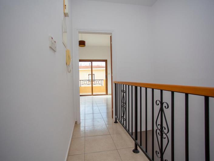 Image No.12-2 Bed Townhouse for sale